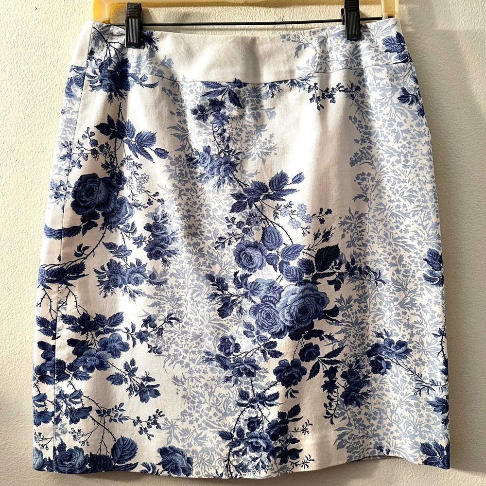 Larry Levine Blue and White Floral Pencil Skirt
